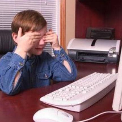 149 λογαριασμοί του Twitter καταγγέλθηκαν στην ελληνική γραμμή SafeLine