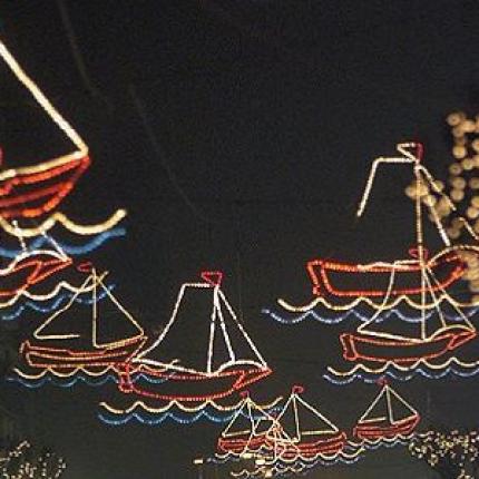 Το Ηράκλειο "φοράει" τα γιορτινά του και υποδέχεται τα Χριστούγεννα!