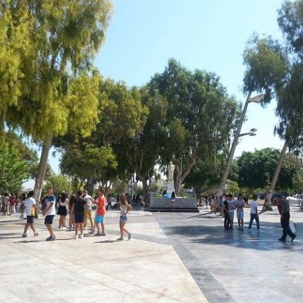 Αγιασμός στα σχολεία και μετά ... για καφέ στο Ηράκλειο (φωτορεπορτάζ)