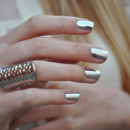 irthe_i_ora_na_tolmiseis_ta_metallic_nails_moda_anoiksi_2015_nixia.jpg