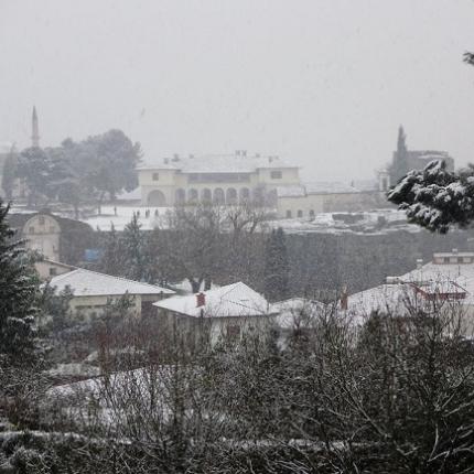 Χιονίζει ακόμα στα Ιωάννινα 