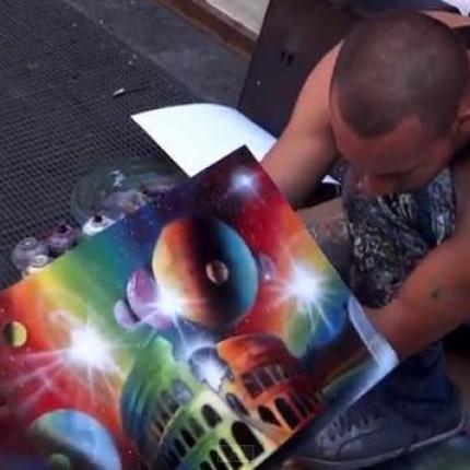 Ο καλλιτέχνης του δρόμου που κάνει θαύματα! (βίντεο)