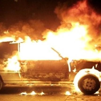 44χρονη Σερβίδα κάηκε ζωντανή μέσα στο αυτοκίνητό της