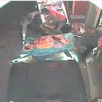 Μοίρες: Αυτοκίνητο σκορπά τον τρόμο σε ψιλικατζίδικο! (βίντεο)