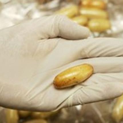 Πατέρας στην Κολομβία έβαλε την κόρη του να καταπιεί 100 κάψουλες κοκαΐνης!