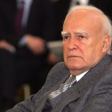 Παιχνίδια με τους θεσμούς, του Γ.Λακόπουλου