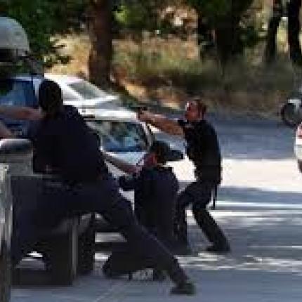 Καταδίωξη με πυροβολισμούς τη νύχτα στα Ιλίσια