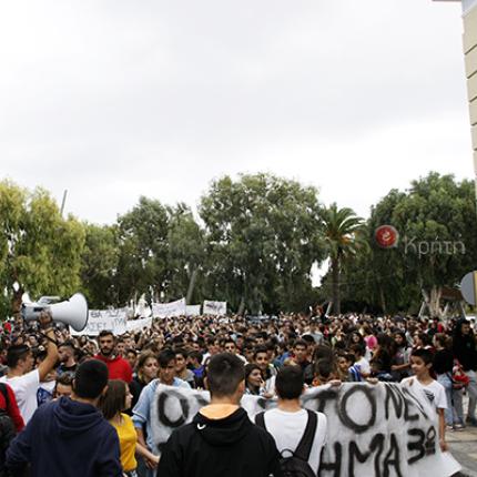 Μ. Σενετάκης: Οι καταλήψεις δεν είναι πια της μόδας - Ομοσπονδία Γονέων: Είστε ντεμοντέ κ. βουλευτά