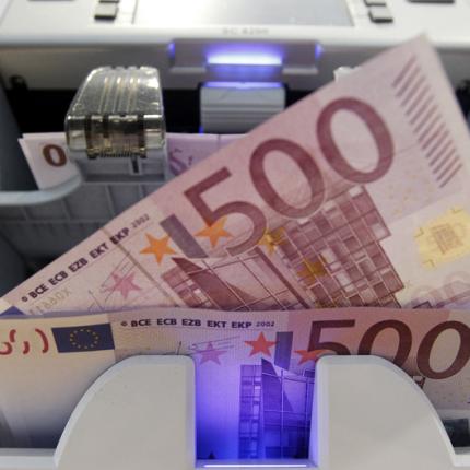 Κατασχέσεις ακόμη και για χρέη κάτω των 5.000 ευρώ ζητά το ΔΝΤ