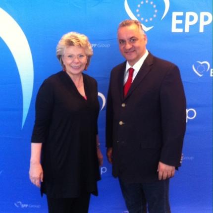 Εβδομάδα κρίσιμων αποφάσεων στις Βρυξέλλες για την εκλογή Γιούνκερ και Σουλτς