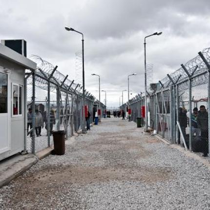 Απελευθερώθηκαν 30 μετανάστες από την Αμυγδαλέζα