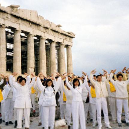 Φωτογραφίζουν τον 'Αγιο Νικόλαο και ετοιμάζουν έκθεση στην Κίνα