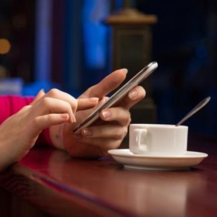 Αφήστε το κινητό σας μακριά απο το ... τραπέζι