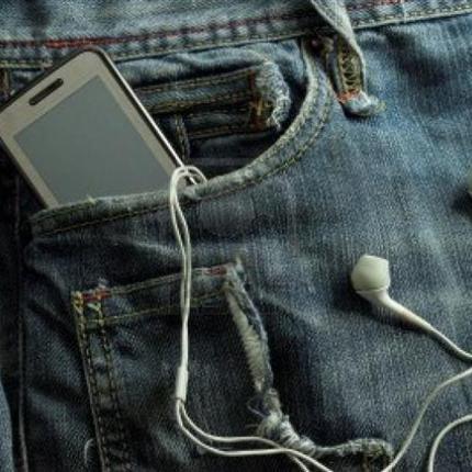 Το κινητό στην τσέπη... μειώνει την ανδρική γονιμότητα