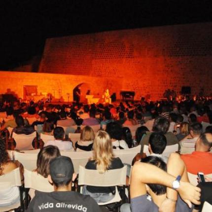 "Ένα τραγούδι που ξετρελάθηκε" στο κηποθέατρο Μ. Χατζιδάκις