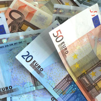 Aυξάνεται το εισοδηματικό όριο για το κοινωνικό μέρισμα