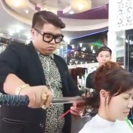 Κομμωτής κουρεύει με σπαθί των Σαμουράι! (βίντεο)