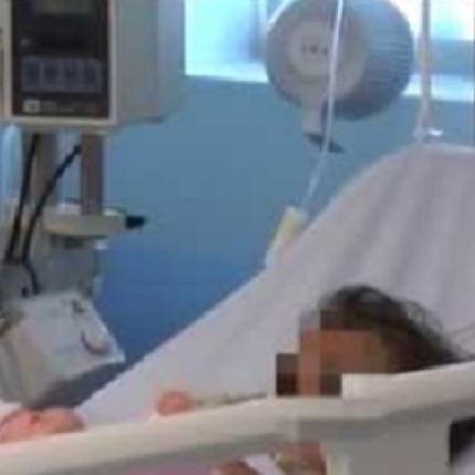 Το "Μητέρα" αναλαμβάνει το 17 μηνών κοριτσάκι από το ναυάγιο ανοιχτά της Κρήτης