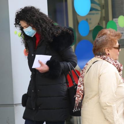 Η ώρα της ατομικής ευθύνης και η τήρηση των βασικών κανόνων υγιεινής θεωρούνται κρίσιμοι παράγοντες αναχαίτισης του ιού.