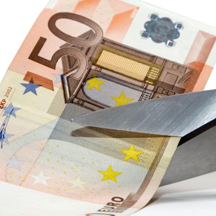 "Κούρεψε" σχεδόν στο μισό το χρέος της, χήρα στα Χανιά