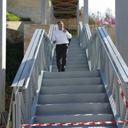 Τοποθετήθηκε η μεταλλική σκάλα στο Πολιτιστικό κέντρο