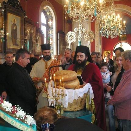 Οι Κρήτες της Σύρου, τίμησαν τη μνήμη των Αγίων Δέκα μαρτύρων