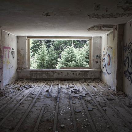 νεκρός - εγκαταλελειμμένος