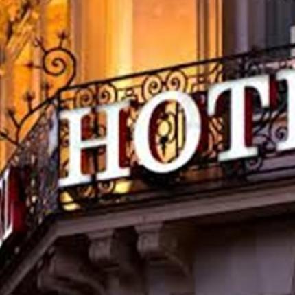 "Εικονική πραγματικότητα οι υψηλές τιμές στα δωμάτια ξενοδοχείων"