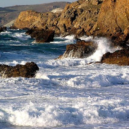 κύματα βράχια