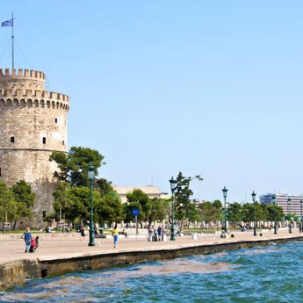 Η ομίχλη εξαφάνισε τον Λευκό Πύργο! (βίντεο)