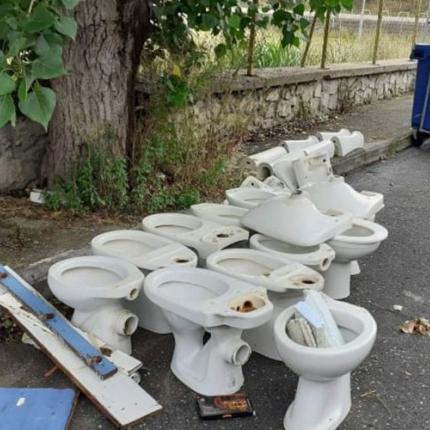 λεκάνες τουαλέτας Χαλκιδική