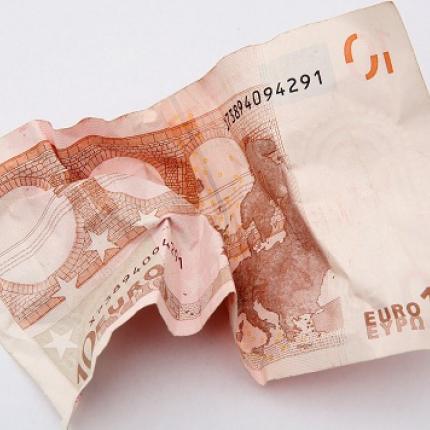 "Πληρώνουν" τους εργαζόμενους με έναντι και όχι με κανονικό μισθό 