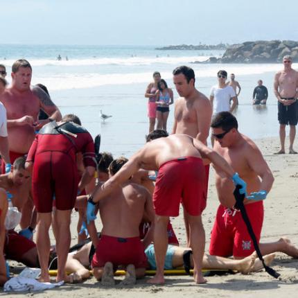 Κεραυνός "χτύπησε" κόσμο μέρα μεσημέρι σε παραλία του Λος 'Αντζελες