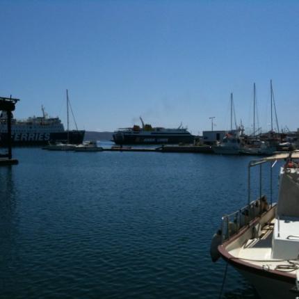 Όχημα με ανθρώπινα οστά στο λιμάνι του Λαυρίου 