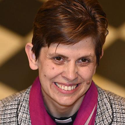 Η Αγγλικανική Εκκλησία χειροτονεί την πρώτη γυναίκα επίσκοπο