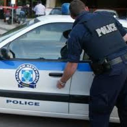 Ληστεία με καλάζνικοφ σε τράπεζα και ΕΛ.ΤΑ. στη Βοιωτία