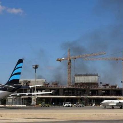 Λιβύη: Πύραυλοι έπληξαν το μοναδικό εν λειτουργία αεροδρόμιο της Τρίπολης