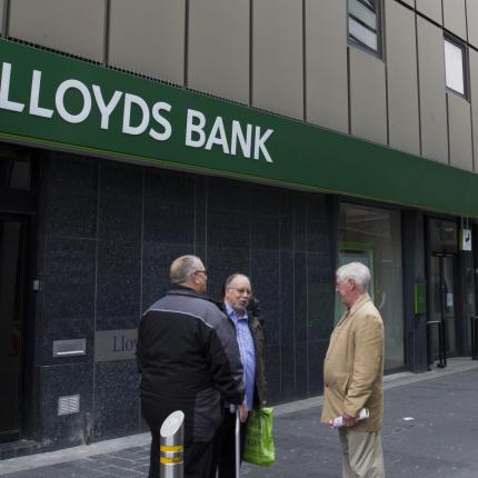 Περικοπή 9.000 θέσεων εργασίας ανακοίνωσε η Lloyds