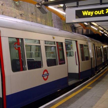  Ελληνικοί στίχοι στο μετρό του Λονδίνου