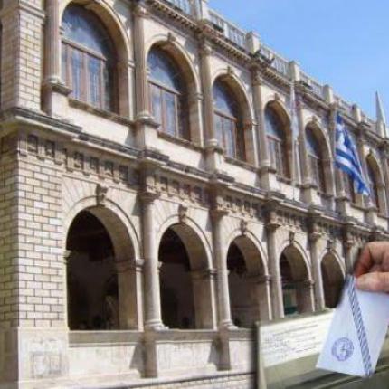 Εντός της μέρας τοιχοκολλούνται σε κεντρικά σημεία οι πίνακες με τα εκλογικά κέντρα