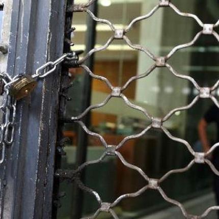 Αντιμέτωπες με "λουκέτο" 300.000 μικρές επιχειρήσεις στην Αθήνα