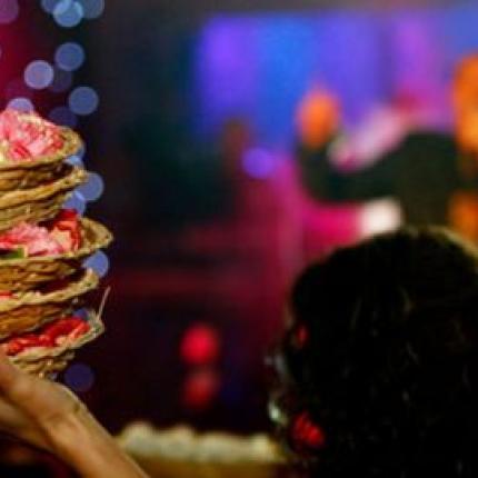 Γαρύφαλα ...Τουρκίας πετάμε στα μπουζούκια