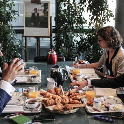 θεοδωράκης μακρόν