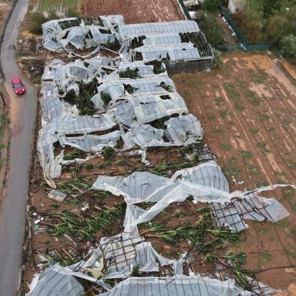 Οι καταστροφές στα θερμοκήπια των Μαλίων από ψηλά
