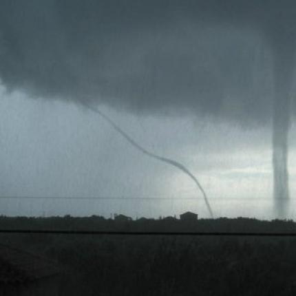 Ανεμοστρόβιλος χτυπά τη Δυτική Μάνη (βίντεο)