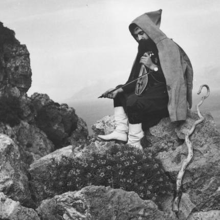 Ξεκαρδιστική αγγελία από Κρητικό - Πουλάει το αυτοκίνητό του ... με μαντινάδες!