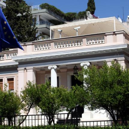 Διαψεύδει η κυβέρνηση τα σενάρια περί πρόωρων εκλογών