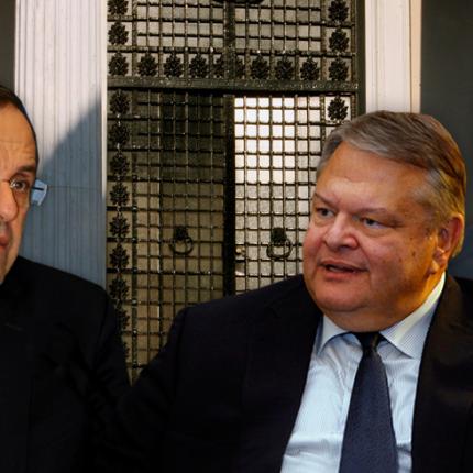 Ο Στουρνάρας ενημερώνει αυτή την ώρα Σαμαρά - Βενιζέλο για τρόικα