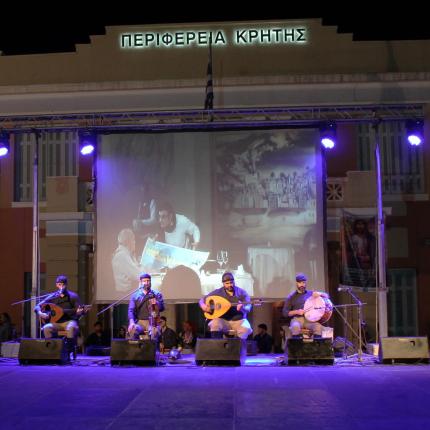 Γέμισε από Ηρακλειώτες η πλατεία Ελευθερίας για τις "Ημέρες Τουρισμού 2014" (φωτορεπορτάζ)