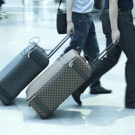 Θύματα εκμετάλλευσης πέφτουν πολλοί Έλληνες μετανάστες